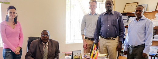 Reunión con autoridades locales de Uganda